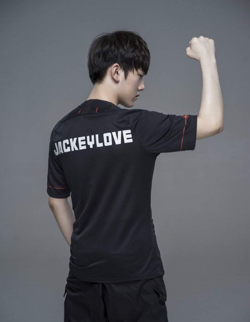 JackeyLove回归赛场，势不可挡首场状态亮眼，利物浦观众沸腾！